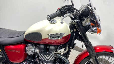 Triumph Bonneville 865 32