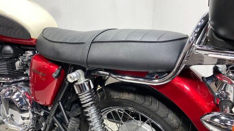 Triumph Bonneville 865 35