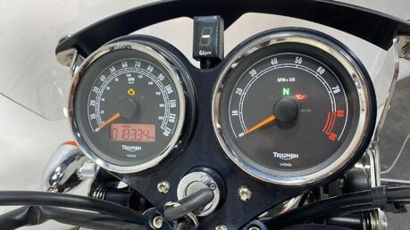 Triumph Bonneville 865 38