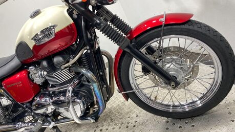Triumph Bonneville 865 42