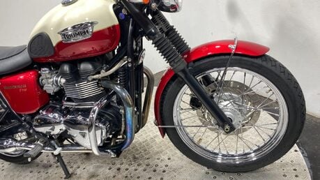 Triumph Bonneville 865 44