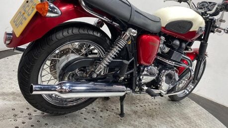 Triumph Bonneville 865 48