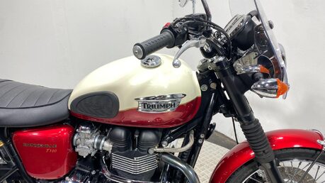 Triumph Bonneville 865 32