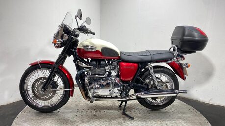 Triumph Bonneville 865 2