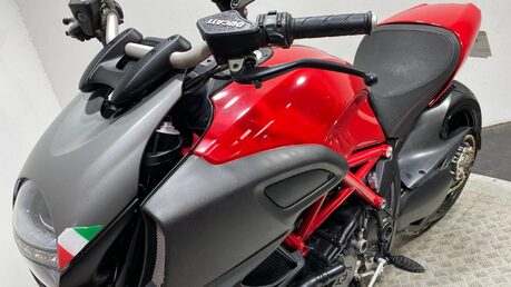 Ducati Diavel DIAVEL 52
