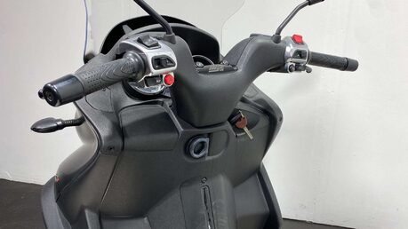 Piaggio MP3 500 Sport Touring LT 11