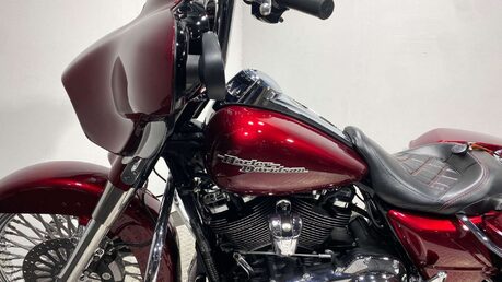 Harley-Davidson Touring 1745 FLHXS Street Glide Special Euro 4 27