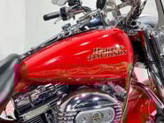 Harley-Davidson Touring FLHRSE CVO Roadking 32