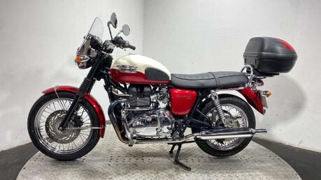 Triumph Bonneville 865 Roadster/Retro Petrol Manual 2