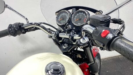 Triumph Bonneville 865 Roadster/Retro Petrol Manual 36