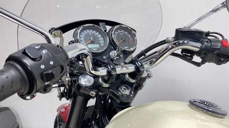 Triumph Bonneville 865 Roadster/Retro Petrol Manual 39