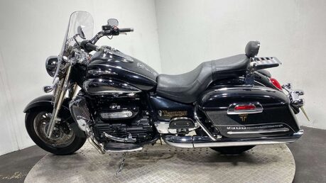 Triumph Rocket 2294 Touring 61