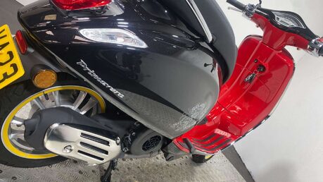 Piaggio Vespa Primavera 125 Disney CVT Euro 5 46