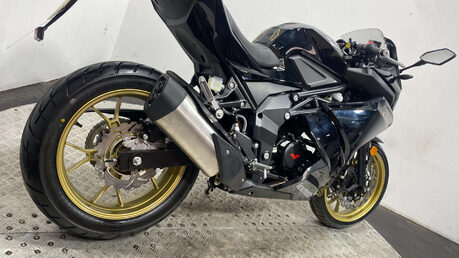Lexmoto LXR SPORTS BIKE 125CC ONLY 10 MILES 3