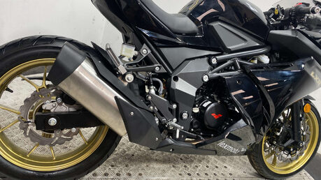 Lexmoto LXR SPORTS BIKE 125CC ONLY 10 MILES 6