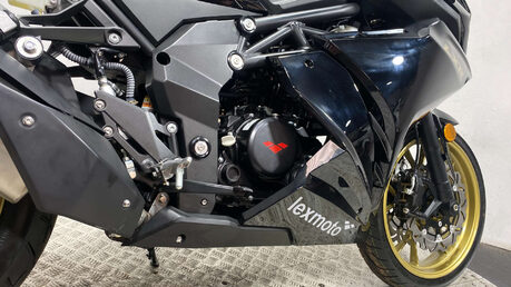 Lexmoto LXR SPORTS BIKE 125CC ONLY 10 MILES 9