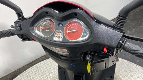 Sinnis Shuttle 2024 700 miles 125cc scooter 8