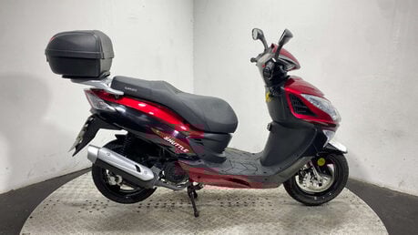 Sinnis Shuttle 2024 700 miles 125cc scooter 1