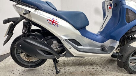 Piaggio MP3 YOURBAN LT 2011 11K 3 WHEELER TRIKE 300CC 10