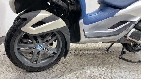 Piaggio MP3 YOURBAN LT 2011 11K 3 WHEELER TRIKE 300CC 30