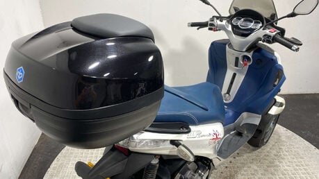 Piaggio MP3 YOURBAN LT 2011 11K 3 WHEELER TRIKE 300CC 3