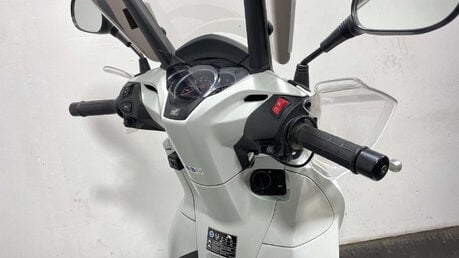 Honda SH300i 300 Scooter Petrol CVT Euro 4 (26 ps) 22