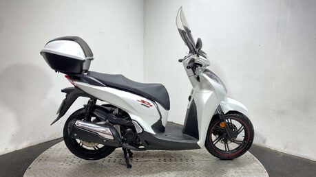 Honda SH300i 300 Scooter Petrol CVT Euro 4 (26 ps) 1