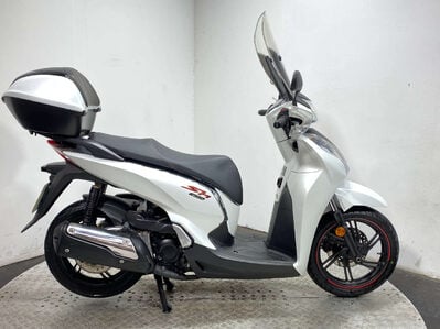 Honda SH300i 300 Scooter Petrol CVT Euro 4 (26 ps)