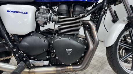 Triumph Bonneville 2015 32K NEW MOT SERVICED RETRO 8
