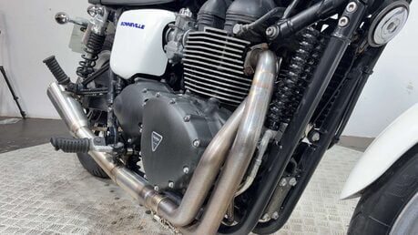 Triumph Bonneville 2015 32K NEW MOT SERVICED RETRO 12