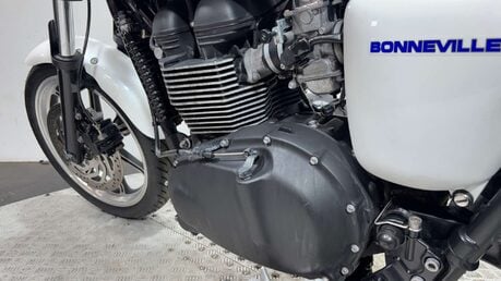 Triumph Bonneville 2015 32K NEW MOT SERVICED RETRO 9