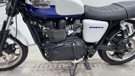 Triumph Bonneville 2015 32K NEW MOT SERVICED RETRO 19