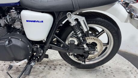 Triumph Bonneville 2015 32K NEW MOT SERVICED RETRO 16