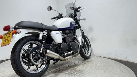 Triumph Bonneville 2015 32K NEW MOT SERVICED RETRO 4
