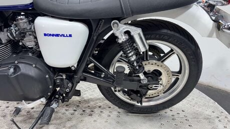 Triumph Bonneville 2015 32K NEW MOT SERVICED RETRO 16