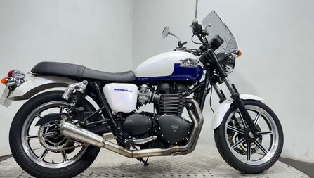 Triumph Bonneville 2015 32K NEW MOT SERVICED RETRO