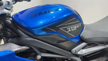 Triumph Street Triple 2013 18K VERY CLEAN WARRANTY 675CC 19