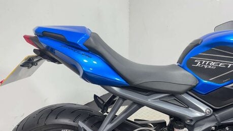 Triumph Street Triple 2013 18K VERY CLEAN WARRANTY 675CC 13