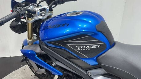 Triumph Street Triple 2013 18K VERY CLEAN WARRANTY 675CC 17