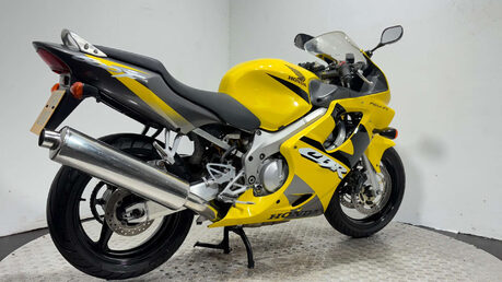 Honda CBR 2001 32K VERY CLEAN NEW MOT WARRANTY 6