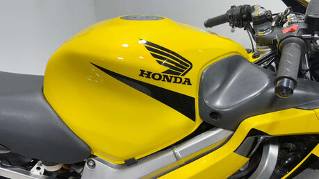 Honda CBR 2001 32K VERY CLEAN NEW MOT WARRANTY 8