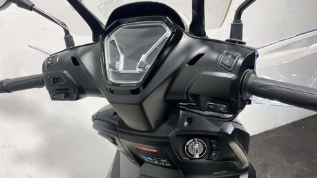Voge SR 125 2025 44 MILES UNMARKED ROAD REGISTERED 125CC 25