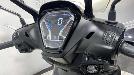 Voge SR 125 2025 44 MILES UNMARKED ROAD REGISTERED 125CC 26