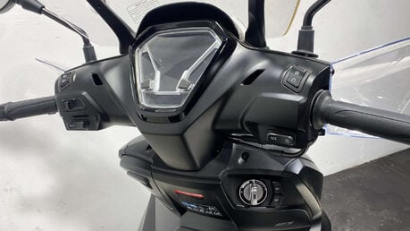 Voge SR 125 2025 44 MILES UNMARKED ROAD REGISTERED 125CC 25