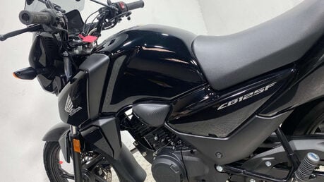 Honda CB 2024 only 659 miles serviced 125cc learner bike 45