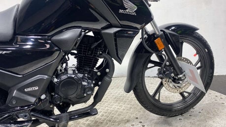 Honda CB 2024 only 659 miles serviced 125cc learner bike 15