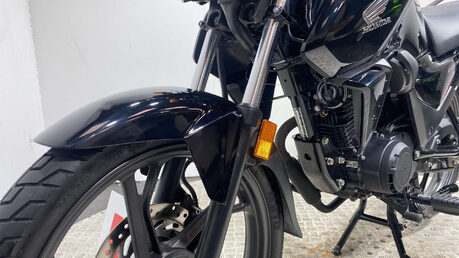 Honda CB 2024 only 659 miles serviced 125cc learner bike 38