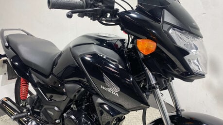 Honda CB 2024 only 659 miles serviced 125cc learner bike 18