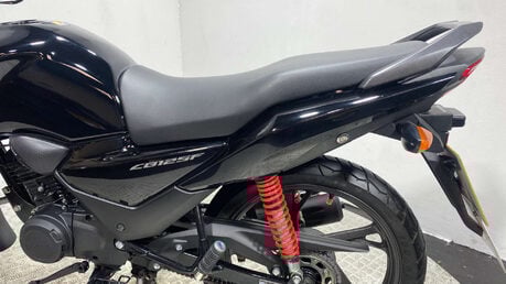Honda CB 2024 only 659 miles serviced 125cc learner bike 41