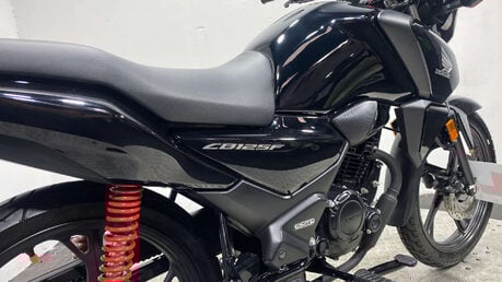 Honda CB 2024 only 659 miles serviced 125cc learner bike 13